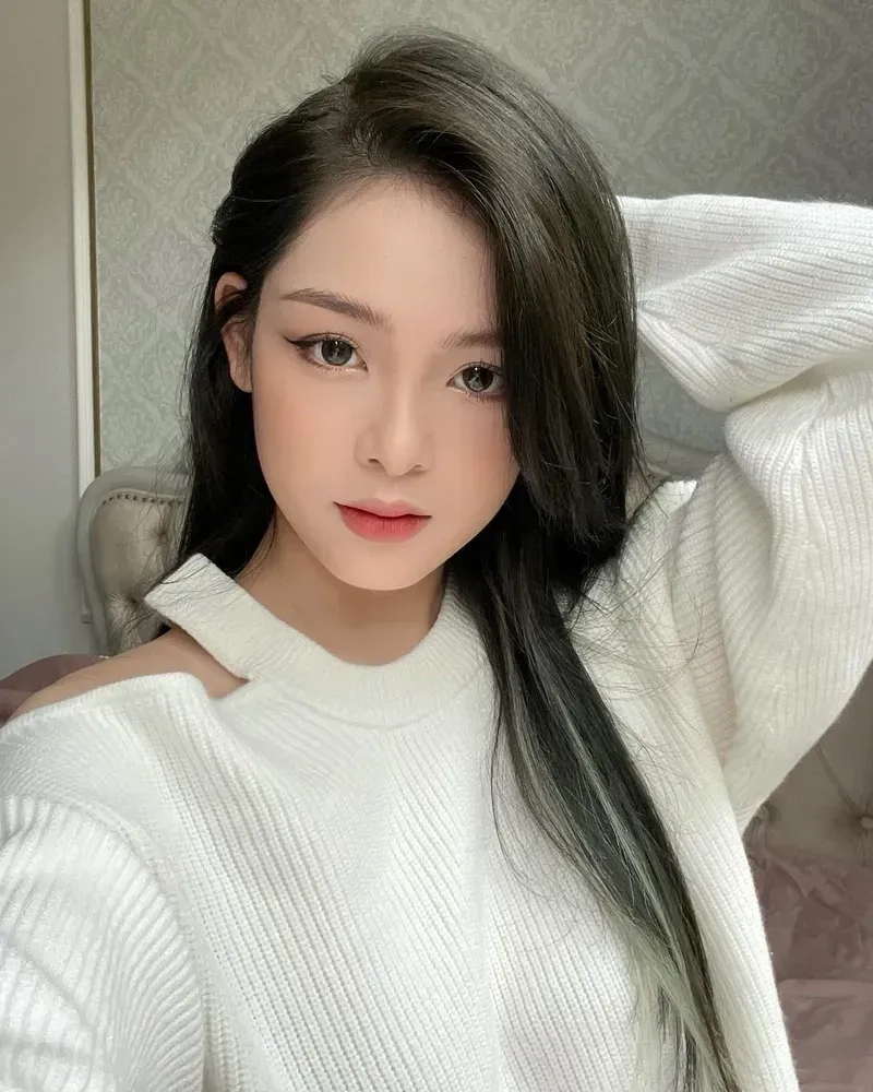 Gái xinh với kính, trông thật thần thái và đáng yêu.