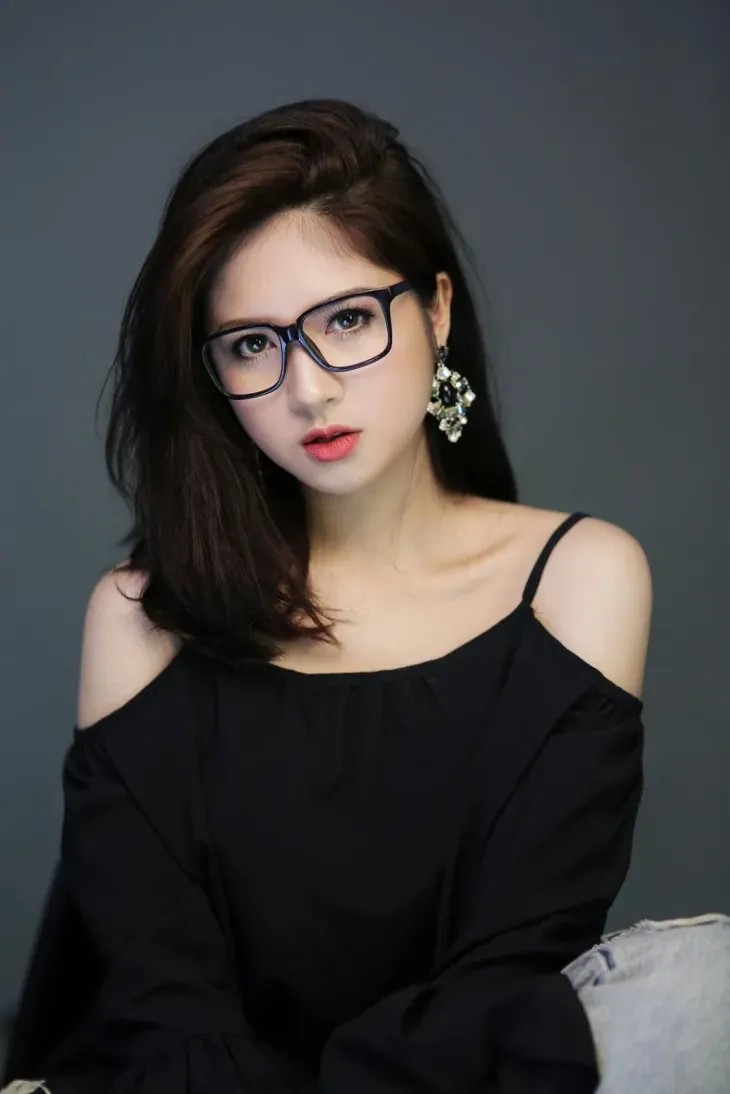 Cute con gái mang đến hình ảnh dễ thương, đầy quyến rũ và tươi mới.