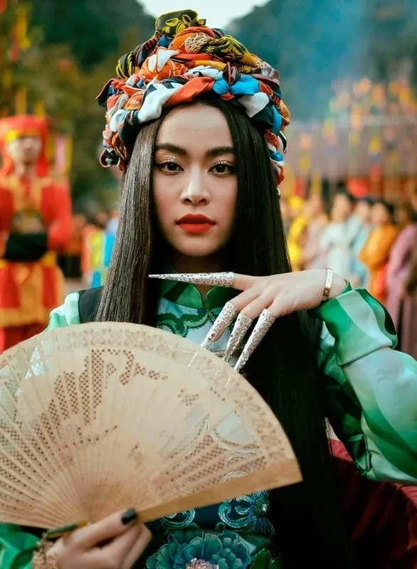 Khám phá mối quan hệ thân thiết giữa Gil Lê và Hoàng Thùy Linh qua các sản phẩm nghệ thuật.
