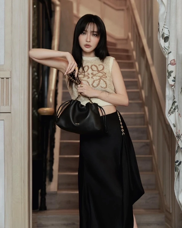 Khám phá nhạc Tết Bích Phương, những bài hát mang không khí xuân về đầy vui tươi.