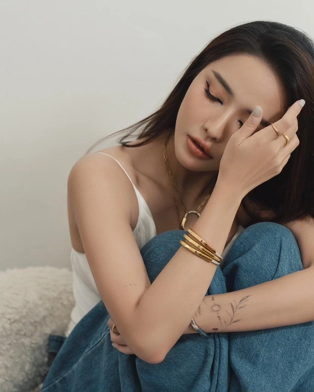 Nụ hồng mong manh của Bích Phương trong những khoảnh khắc đầy lãng mạn khiến fan mê mẩn.