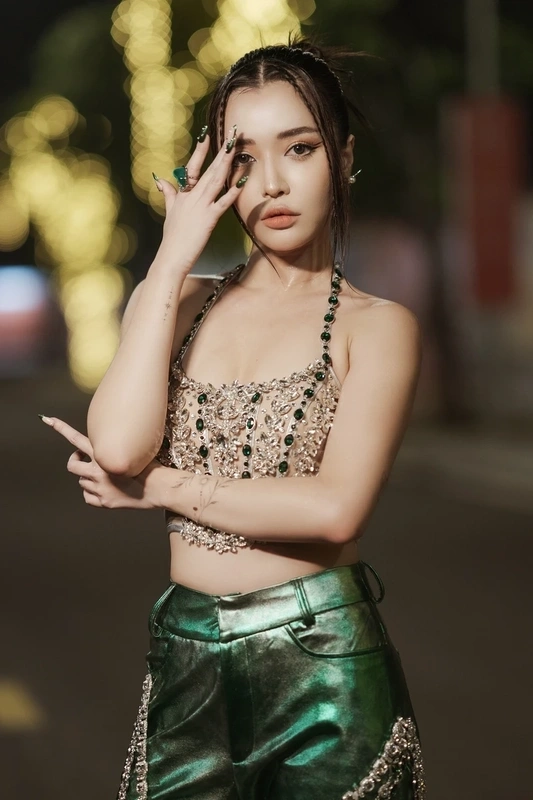 Ca sĩ Bích Phương với phong cách âm nhạc đa dạng, luôn làm say đắm lòng người hâm mộ.