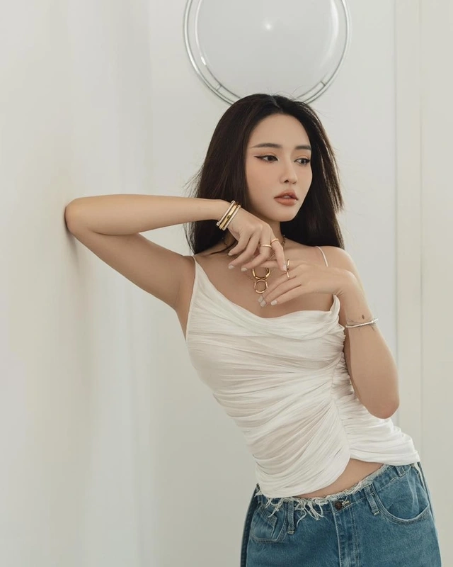 Nghe nhạc dân ca Bích Phương, một làn gió mới mang đậm âm hưởng quê hương và tình yêu.