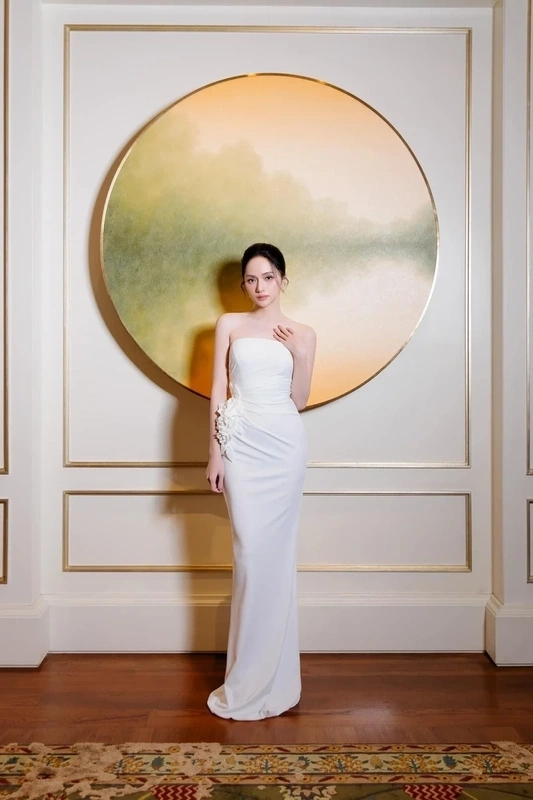 Trước khi chuyển giới, Hương Giang cũng đã được yêu thích qua những ca khúc và màn trình diễn ấn tượng.