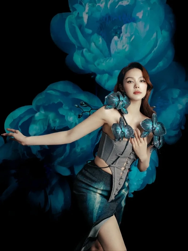 Những bài hát của ca sĩ Minh Hằng không chỉ hay mà còn dễ dàng chạm đến trái tim người yêu nhạc.