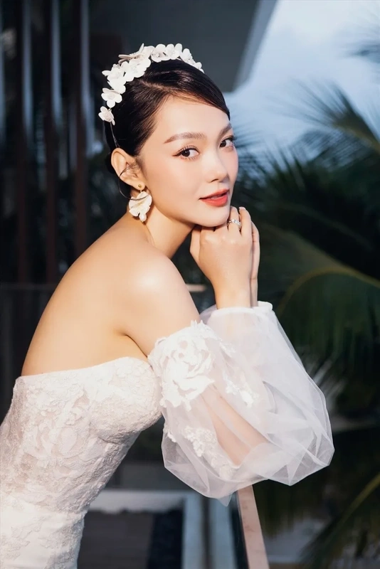 Khám phá những bài hát ca sĩ Minh Hằng đình đám, mang đến cảm xúc sâu lắng cho người nghe.