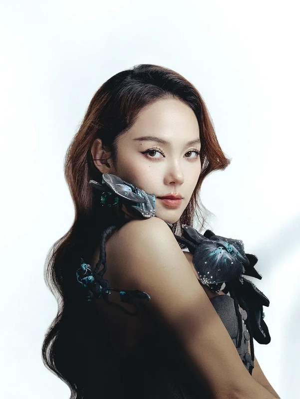Ca sĩ Minh Hằng hiện nay đang là cái tên được yêu thích trong cả showbiz và các chương trình truyền hình.