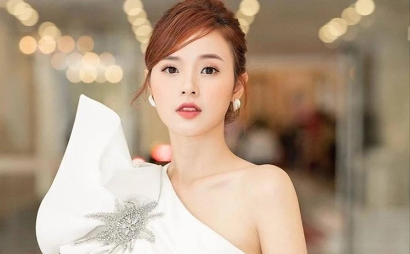 Midu giữ kín thông tin về chồng mình, khiến người hâm mộ tò mò về người đàn ông đặc biệt này.