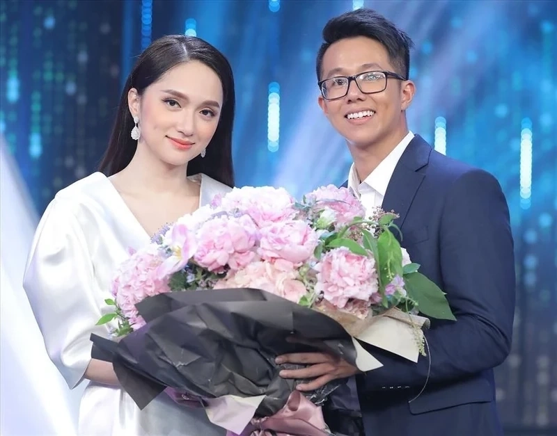 Nhiều người tò mò liệu Hương Giang có chuyển giới không, cùng tìm hiểu về quá trình này trong cuộc đời của cô.
