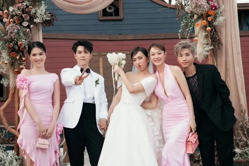 Từng khoảnh khắc tuyệt vời trong đám cưới Anh Tú và Diệu Nhi khiến người hâm mộ xao xuyến.