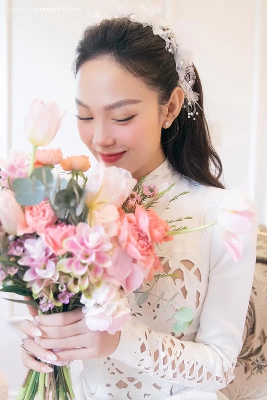 Lương Mạnh Hải cũng là một nhân vật quan trọng trong đám cưới Minh Hằng, mang đến sự vui tươi cho ngày trọng đại.