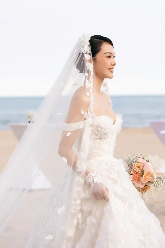 Diệu Nhi xuất hiện nổi bật trong đám cưới Minh Hằng, là một phần không thể thiếu trong ngày trọng đại.