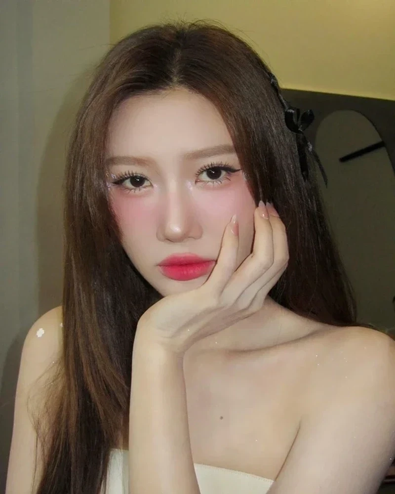 Cùng theo dõi những video hấp dẫn trên kênh YouTube Thúy Nga Kim Ngân, đón xem những sản phẩm nghệ thuật mới.