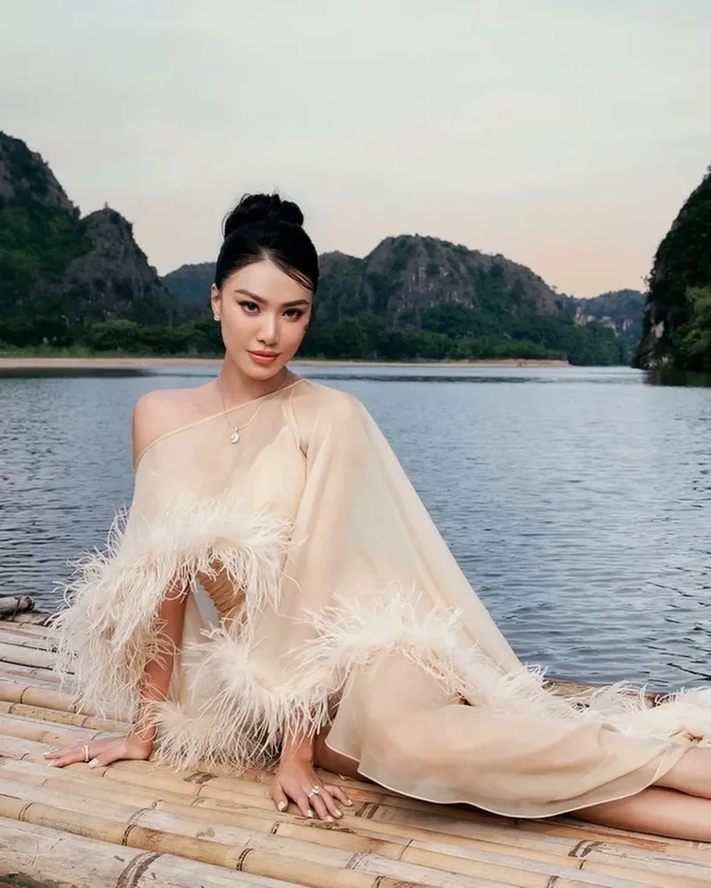 Kim Duyên là niềm tự hào của Việt Nam khi tham gia Miss Universe 2021, đem lại ấn tượng mạnh mẽ với sự duyên dáng và thông minh.