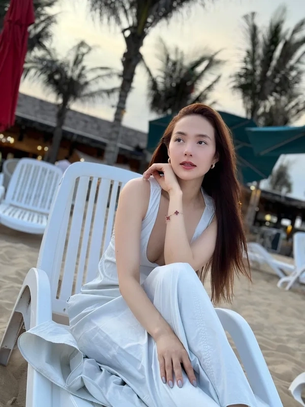Diễn viên Minh Hằng tham gia Táo Quân và để lại ấn tượng mạnh mẽ với khả năng diễn xuất tài tình.