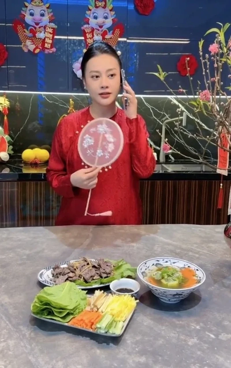 Phương Oanh luôn lựa chọn những vai diễn ấn tượng trong các bộ phim nổi tiếng, khiến khán giả không thể rời mắt khỏi màn ảnh.