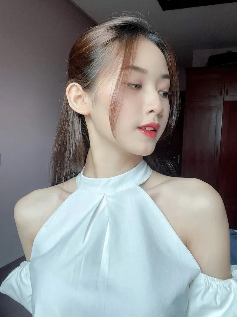 Gái xinh sexy, tràn đầy năng lượng và sức sống, luôn tỏa sáng.