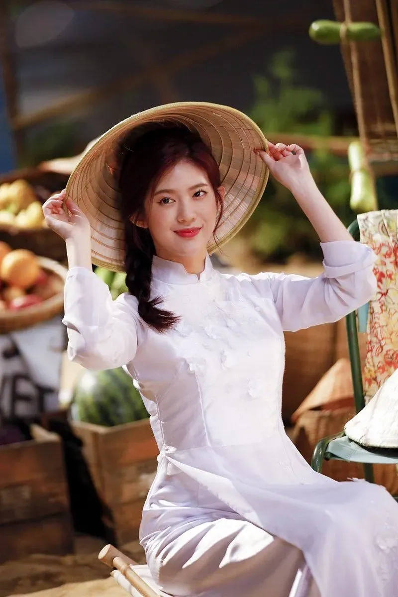 Ảnh mạng gái đẹp che mặt tạo nên nét bí ẩn, thu hút người nhìn.
