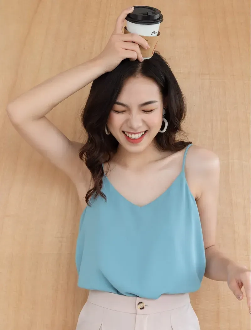 Áo croptop giúp gái xinh khoe vóc dáng khỏe khoắn, sành điệu.