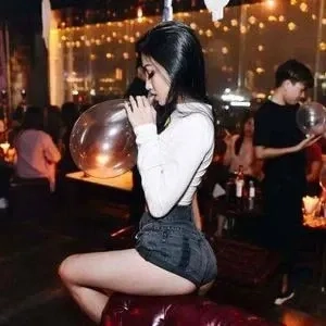 Ảnh gái xinh bar khiến mọi ánh nhìn đều phải dừng lại vì vẻ đẹp không thể rời mắt.