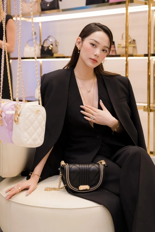 Đám cưới của diễn viên Minh Hằng là một sự kiện đầy màu sắc, với không gian lãng mạn và những khoảnh khắc ngọt ngào.