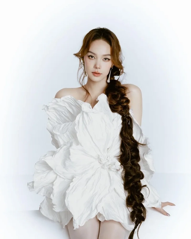 Minh Hằng chụp ảnh cưới tuyệt đẹp, lưu giữ những khoảnh khắc ngọt ngào trong hành trình tình yêu.