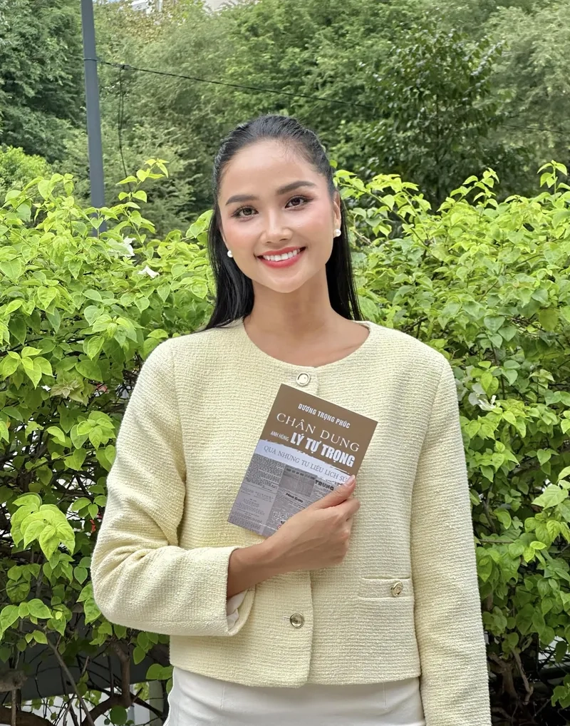 Khoảnh khắc H'Hen Niê xoay váy tại Miss Universe khiến người xem phải ngất ngây trước vẻ đẹp quyến rũ và thần thái tự tin.