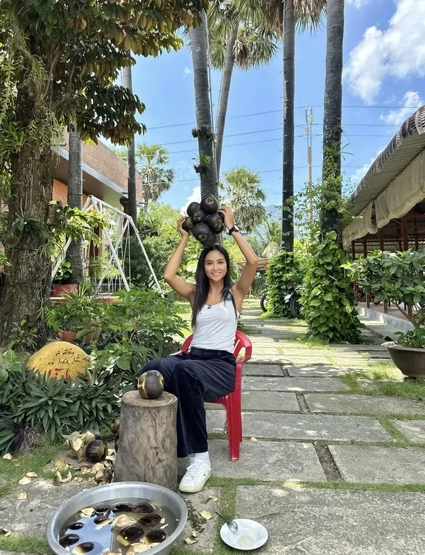 Hennie với phong cách độc đáo đã làm nên cơn sốt tại Miss Universe 2018, khiến cả thế giới phải chú ý.