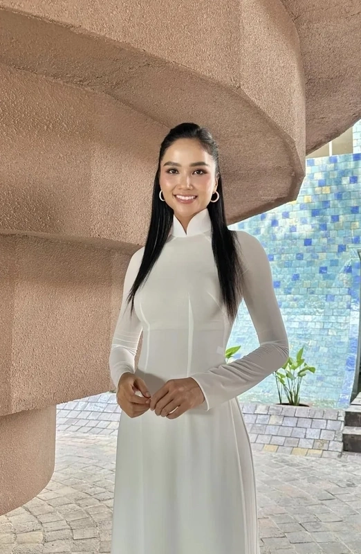 Hennie không chỉ đại diện cho sắc đẹp Việt mà còn là biểu tượng của sự tự tin và bản lĩnh.