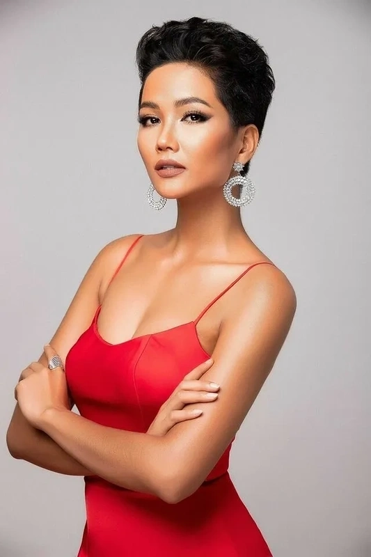 Cuộc đời H'Hen Niê là minh chứng cho sự nỗ lực không ngừng nghỉ và tinh thần vượt qua mọi khó khăn.