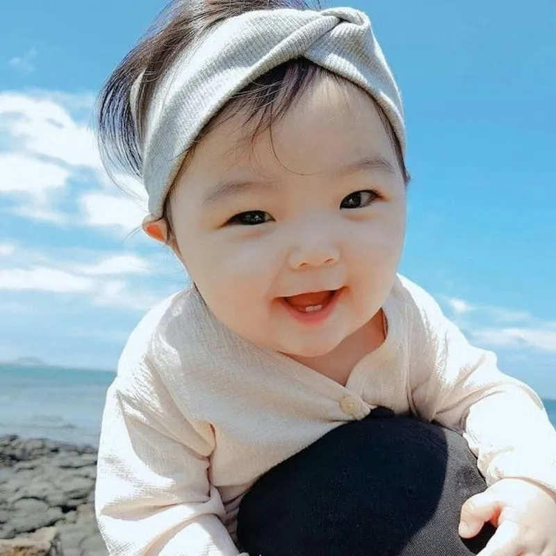 Avatar đôi em bé cute, ngọt ngào và dễ thương.