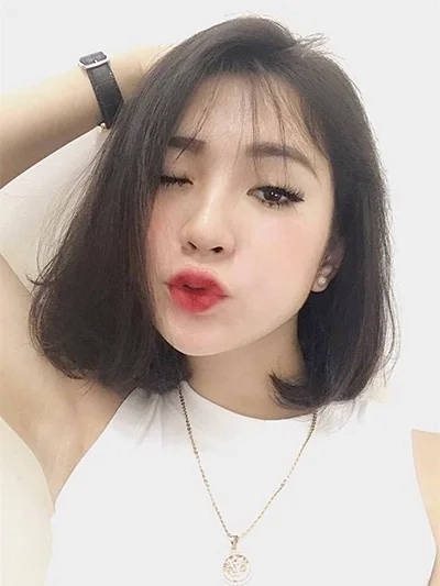 Ảnh cô gái cute đeo kính tỏa sáng với phong cách thời thượng.