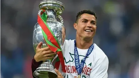 Cristiano Ronaldo hình nền mang đến những khoảnh khắc tuyệt vời từ CR7