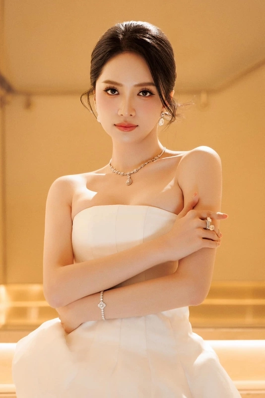 Khám phá tiểu sử của Hương Giang, từ quá khứ đến hiện tại, với những bước đi đầy thử thách.