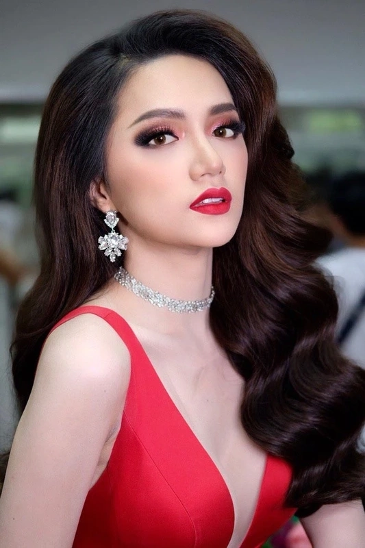 Hương Giang ngày xưa có những câu chuyện đầy cảm hứng, là người động viên mạnh mẽ cho cộng đồng.
