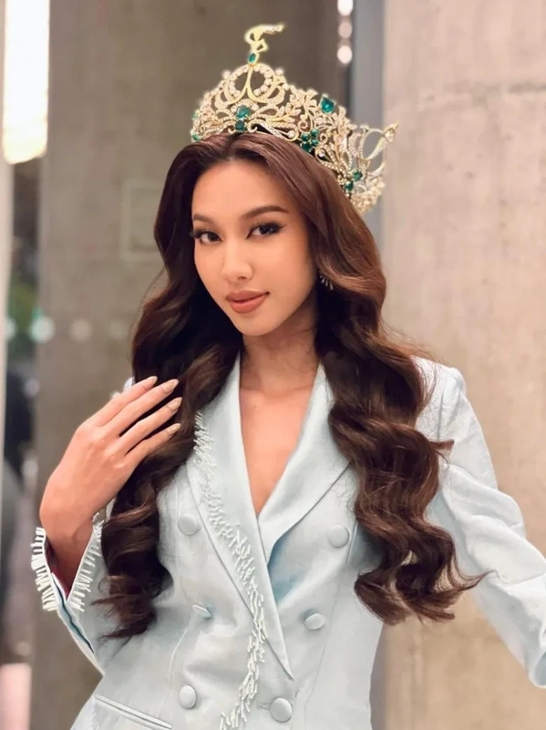 Nguyễn Thúc Thùy Tiên, Hoa hậu Hòa Bình Quốc tế, thể hiện tài năng và sắc đẹp vượt trội trên đấu trường sắc đẹp quốc tế.