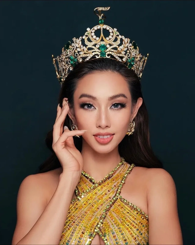 Hoa hậu Nguyễn Thúc Thùy Tiên đăng quang đầy tự hào, mang vinh quang về cho Việt Nam.