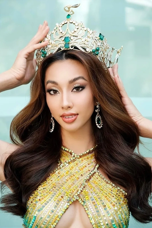 Theo dõi trang Facebook của Nguyễn Thúc Thùy Tiên để cập nhật những khoảnh khắc đặc biệt trong hành trình Hoa hậu.
