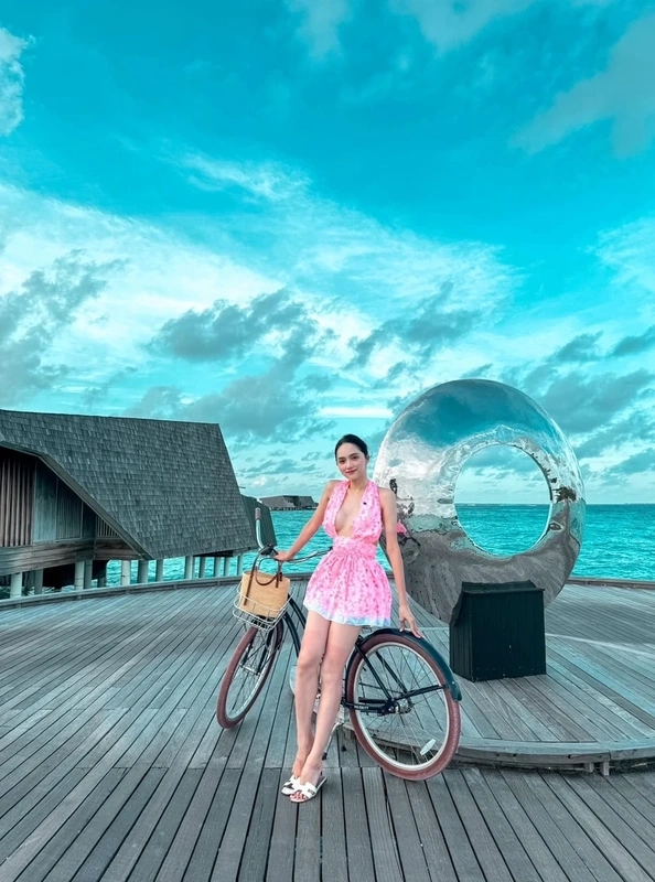 Hương Giang, biểu tượng của sắc đẹp và sự tự tin, là một trong những hoa hậu chuyển giới nổi bật nhất.