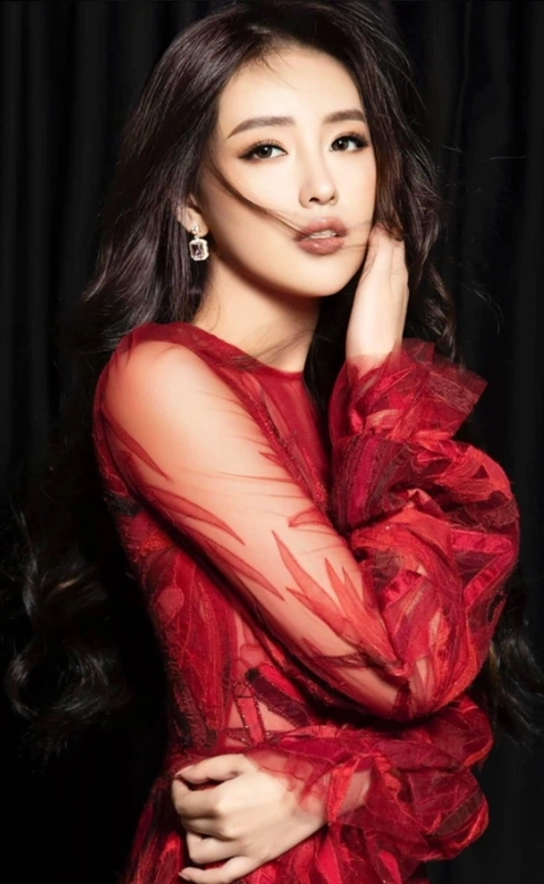 Cùng chiêm ngưỡng những bức ảnh sexy và quyến rũ của Mai Phương Thúy trong các sự kiện lớn.