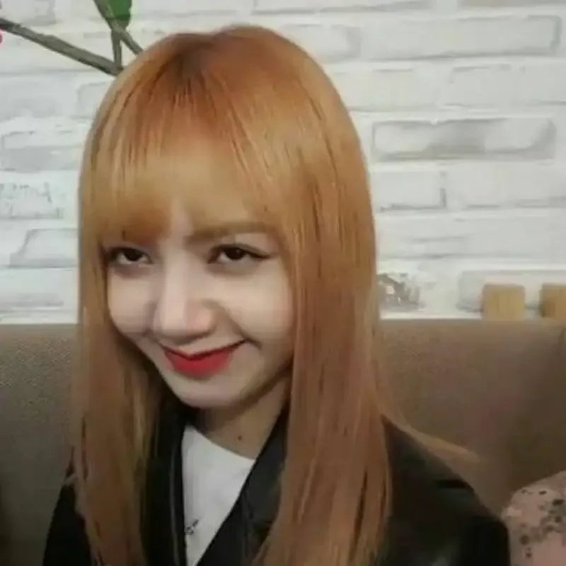 Blackpink lisa meme face gây sốt cộng đồng mạng