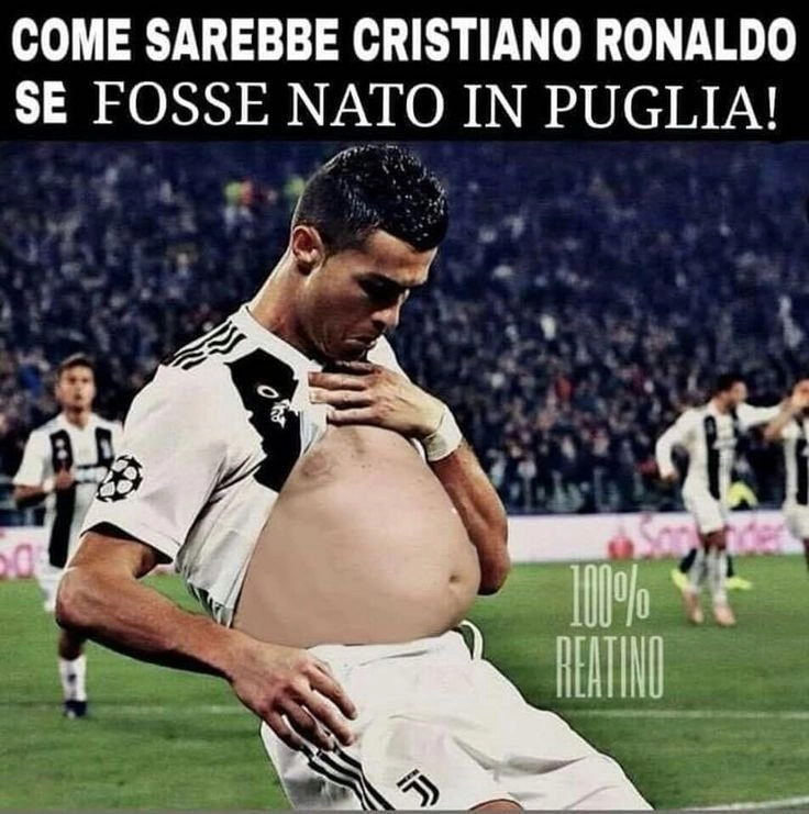 Meme messi vs ronaldo là chủ đề hot cho fan bóng đá.