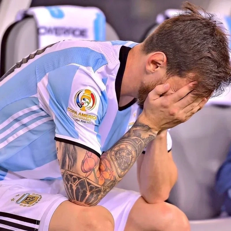 Messi meme que mira bobo với biểu cảm cực kỳ đáng yêu và hài hước.