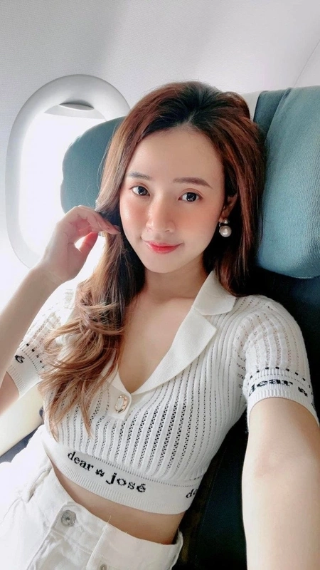 Midu áo dài thể hiện vẻ đẹp truyền thống kết hợp sự hiện đại, làm say đắm lòng người.