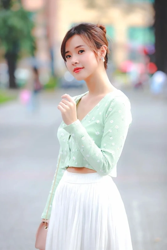 Mỗi ảnh của Midu đều tỏa ra vẻ đẹp không thể cưỡng lại, thu hút mọi ánh nhìn.