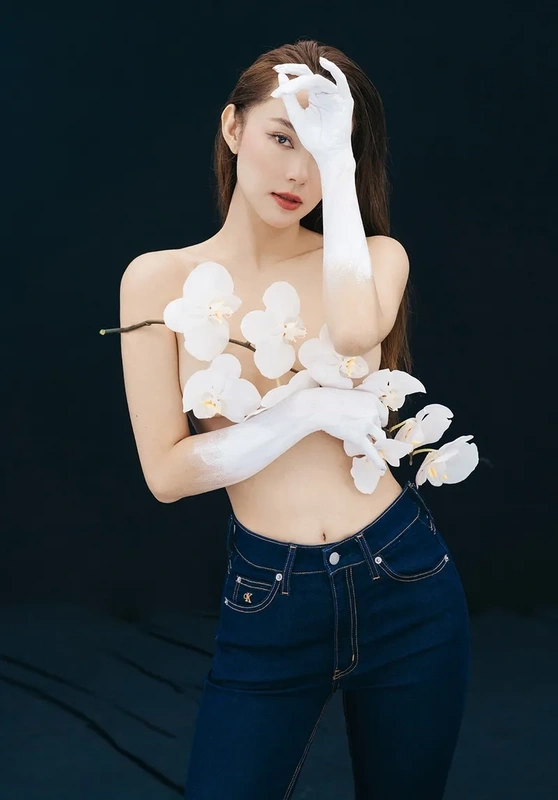 Minh Hằng ngày xưa với những bức ảnh mang đậm dấu ấn của một thời tuổi trẻ và sự nghiệp bắt đầu.