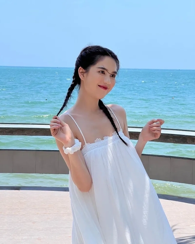 Ngọc Trinh hiện tại vẫn giữ phong độ, thu hút sự chú ý với mọi bộ ảnh.