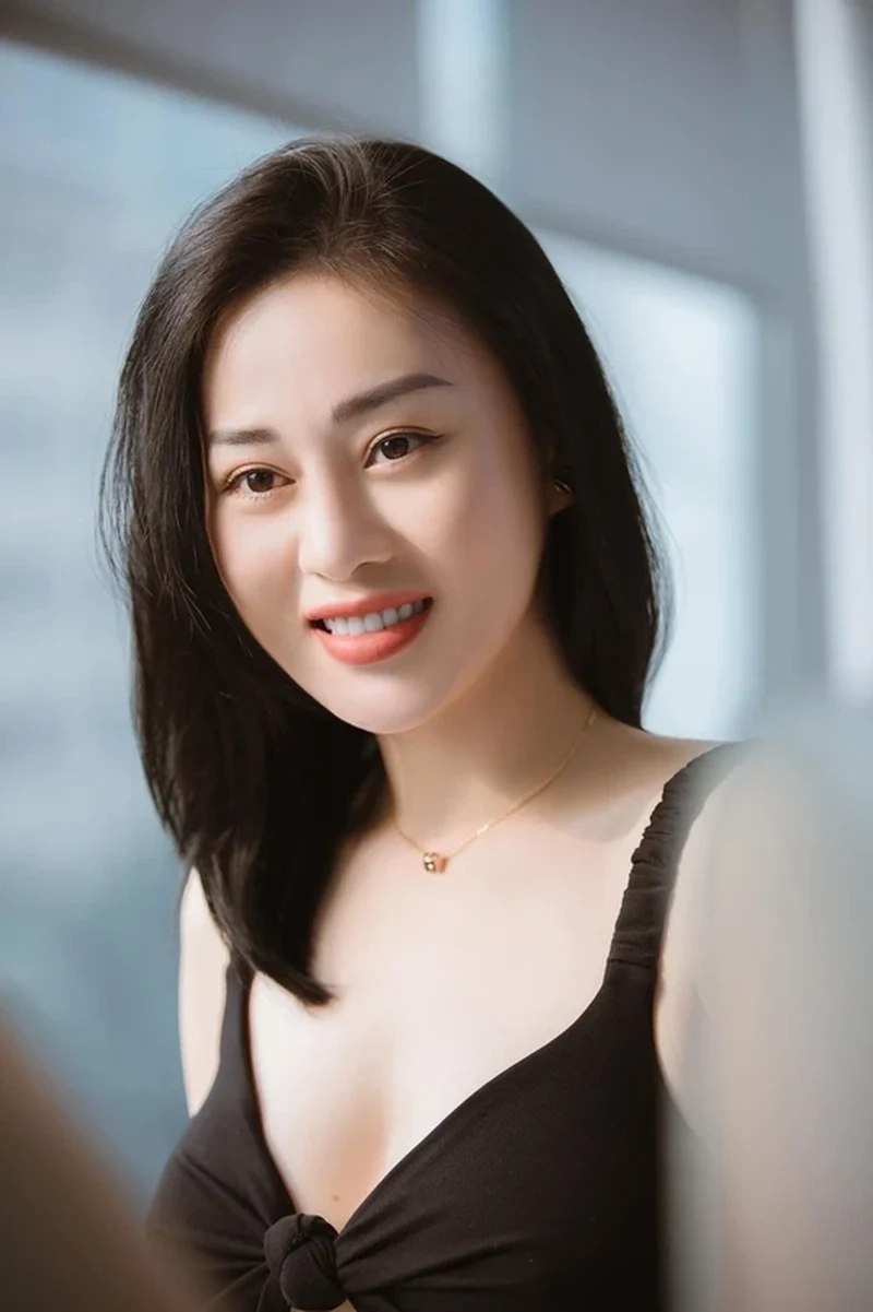 Phương Oanh luôn chia sẻ những góc nhỏ ấm cúng trong ngôi nhà của mình, nơi cô nghỉ ngơi và sáng tạo sau những giờ làm việc căng thẳng.