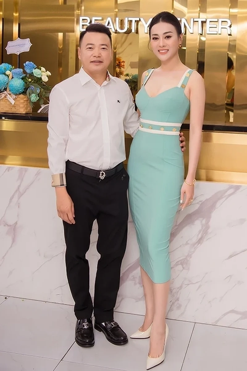 Nhà của Phương Oanh là không gian ấm cúng, phản ánh rõ tính cách giản dị và yêu thích sự riêng tư của cô.