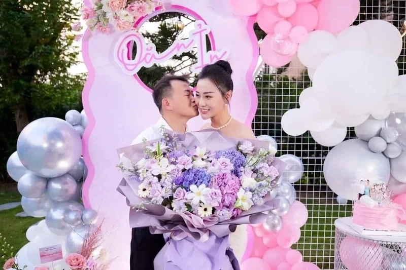 Diễn viên Quỳnh Búp Bê và Shark Bình là cặp đôi hot nhất màn ảnh, tạo nên cơn sốt trong lòng người yêu thích phim Việt.